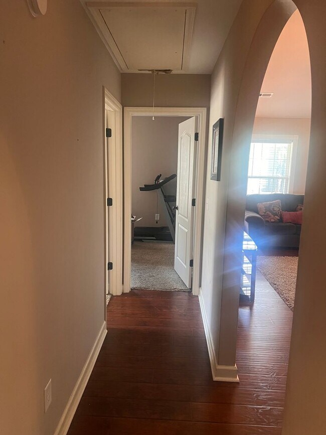 Building Photo - Four Bedroom Two Bath House