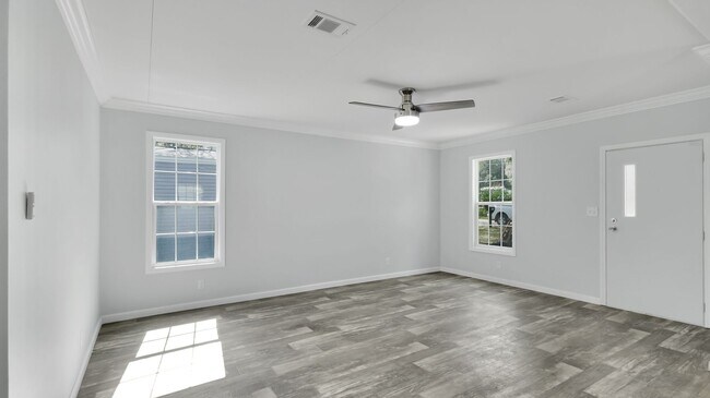 Building Photo - 3/2 Brooksville Available Now !