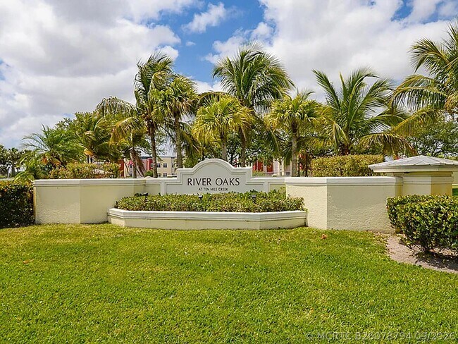 Building Photo - 3930 Sabal Way