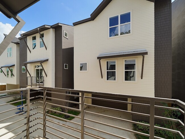 Building Photo - 861 Rachel St