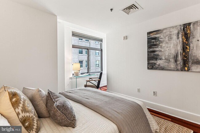 Building Photo - 1500 Chestnut St