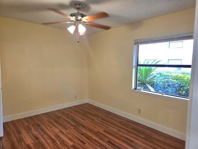Building Photo - Upgraded 2BR/2BA – Gated Community, Great Amenities!