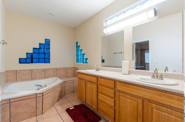 Building Photo - 1221 Paisano St NE