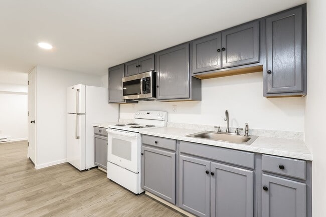 Building Photo - 400 W Bridge St