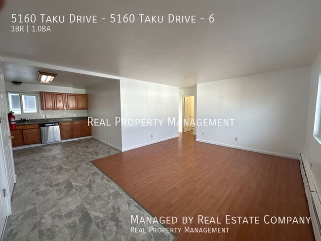 Building Photo - Three Bedroom One Bath Apartment Four Minu...