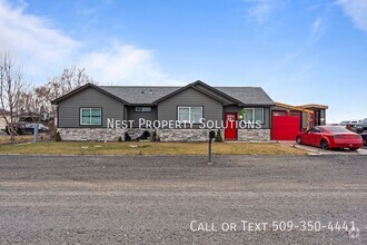 Building Photo - RARE! 3 Bed, 2 bath Home for Rent in Warden!