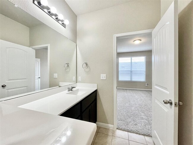 Building Photo - 415 Crater Lake Dr