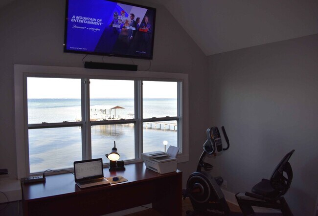 Building Photo - Waterfront Paradise - Fully Furnished Townhome - All Utilities Included