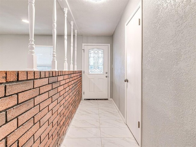 Building Photo - 305 Woodside Dr