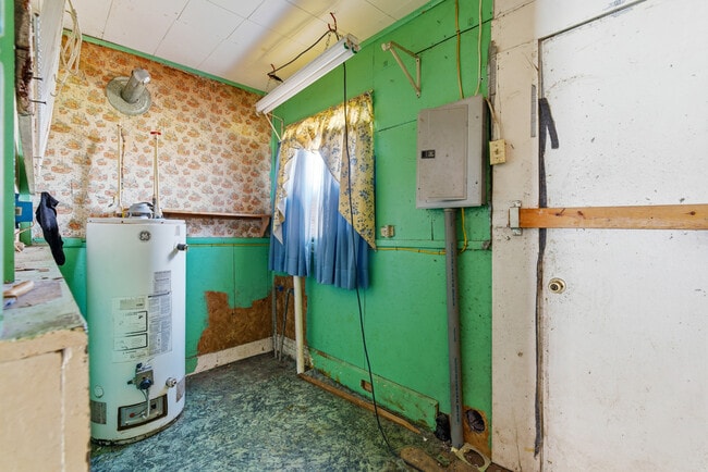 Building Photo - 3332 Walnut Ave SW