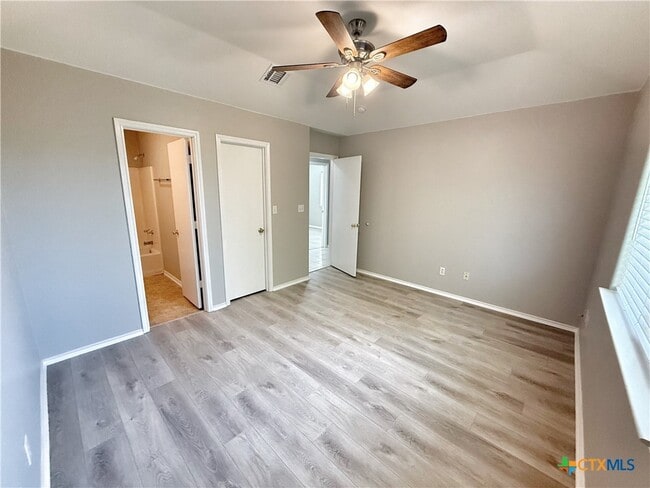 Building Photo - 2754 FM1044