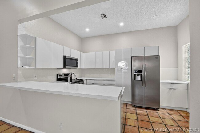 Building Photo - 5451 Verona Dr