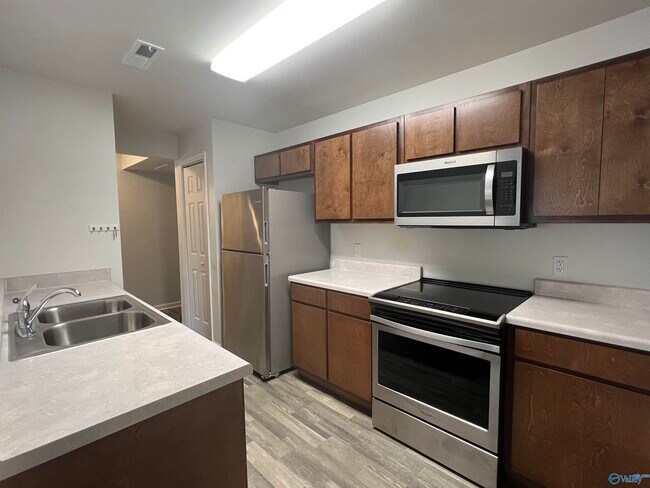 Building Photo - 5040 7 Pine Cir
