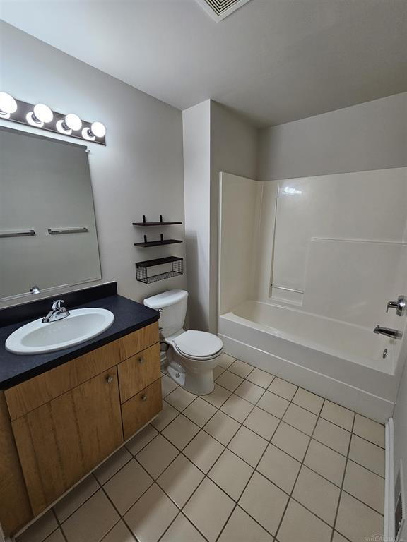 Building Photo - Downtown Mount Clemens Loft 2 Bedroom, 1 Bath Top Floor, Garage. Soaring 20-Foot Ceilings, Dramat...