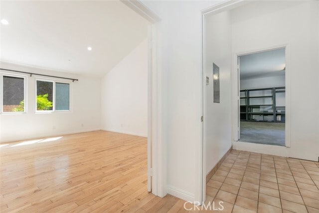 Building Photo - 2644 E Chevy Chase Dr