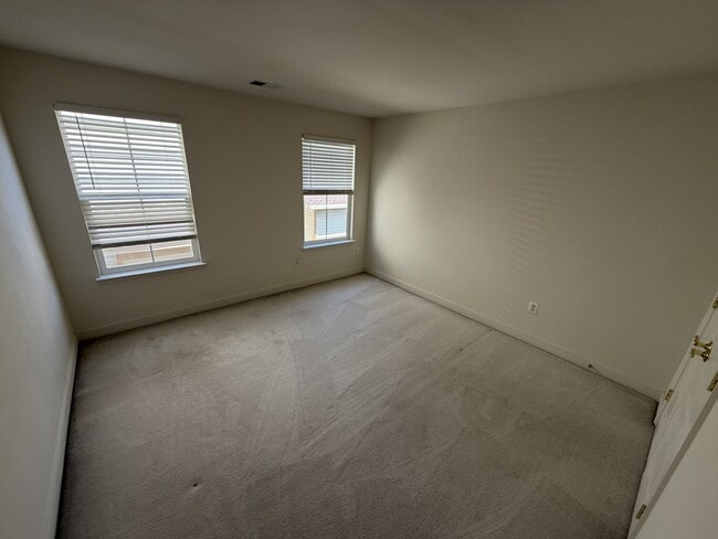 Building Photo - 3921 Braveheart Cir