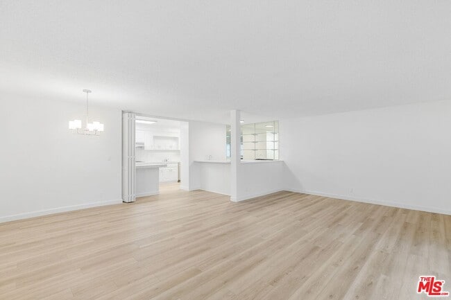 Building Photo - 825 S Gretna Green Way