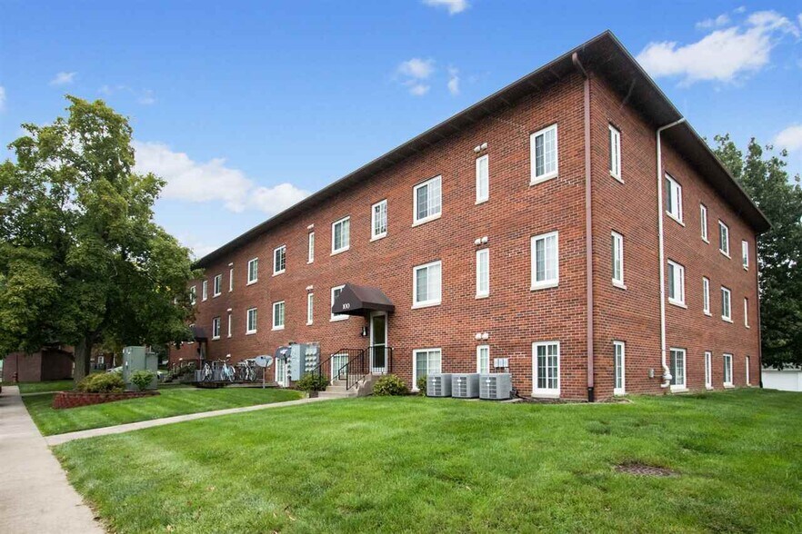 Building Photo - 100 Grandview Ct