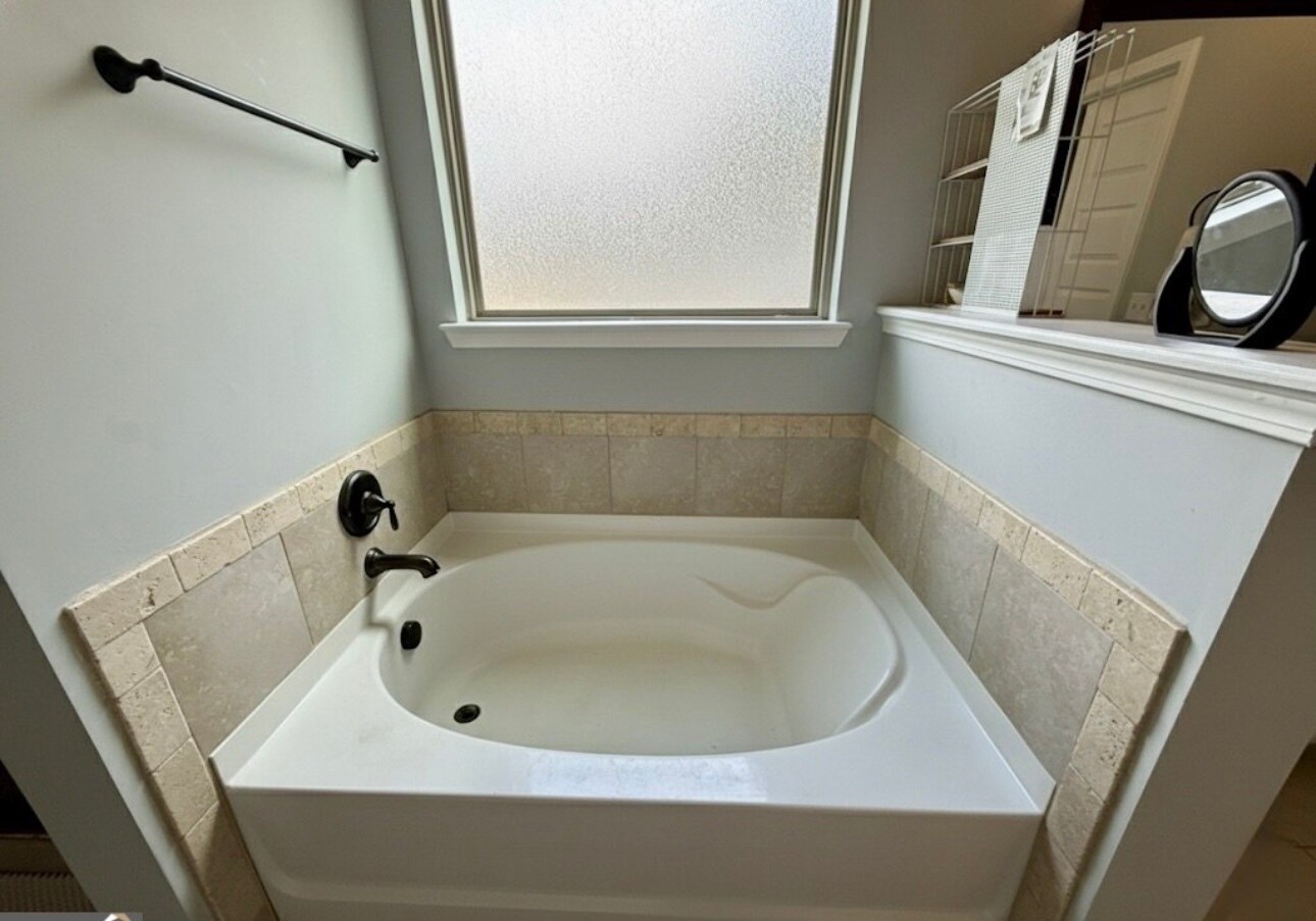 Building Photo - 310 Savannah Dr