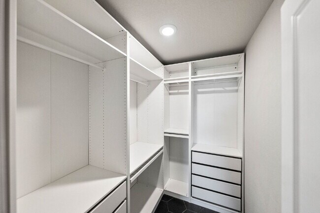 Building Photo - Welcome to Your New Home! Enjoy Free Rent!...