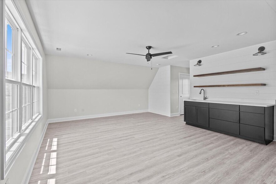 Building Photo - 250 Morgan Silver Dr