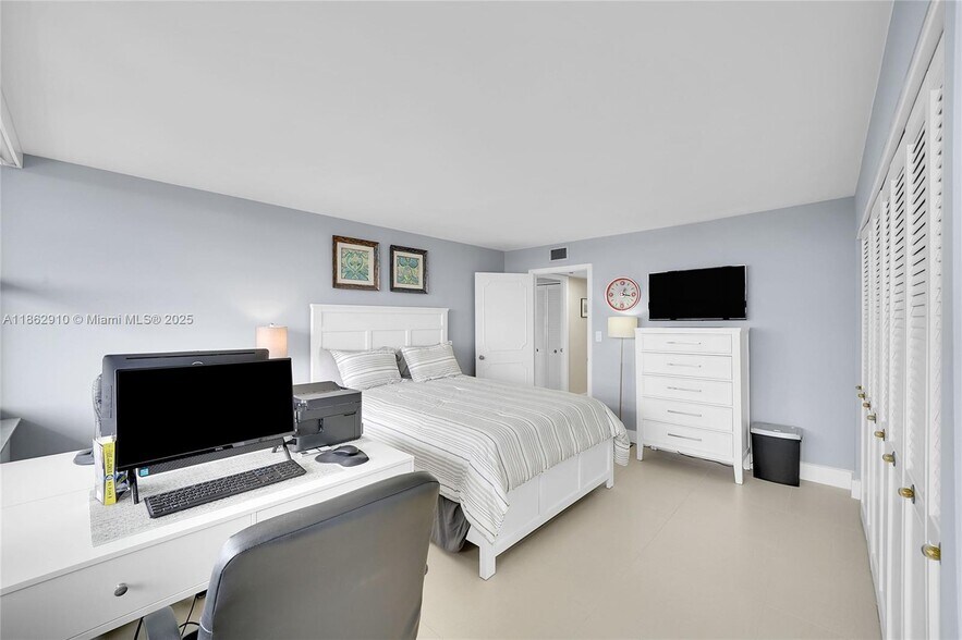 Building Photo - 936 Intracoastal Dr