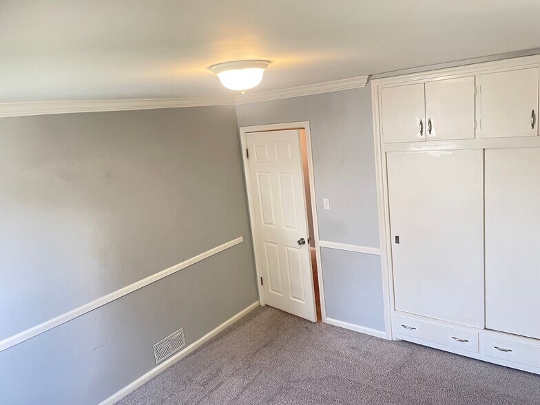 Building Photo - 873 N 600 W
