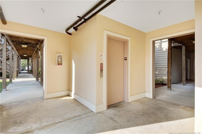 Building Photo - 1611 Bluffside Dr