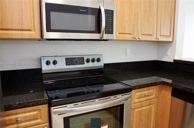 Building Photo - 2826 SE 16th Pl