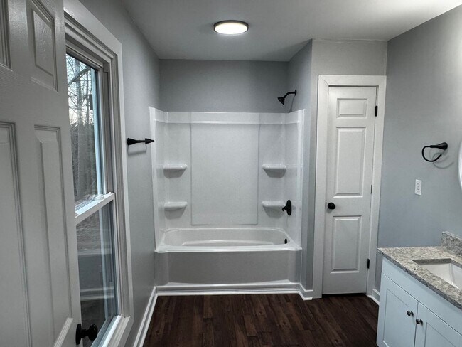 Building Photo - Modern 3BR / 2.5BA Home with Granite Kitchen, Loft and Storage