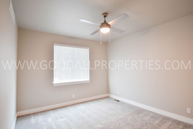 Building Photo - Modern Style Ranch, 3 bedroom 2.5 bath hom...