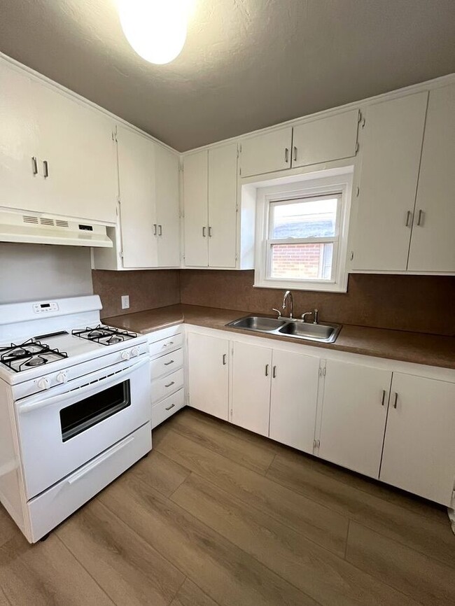 Building Photo - 2 Bed 1 Bath in Bethany