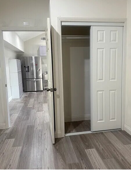 Building Photo - 681 Kenwood St