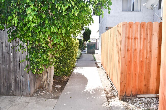 Building Photo - Tularosa (344) West