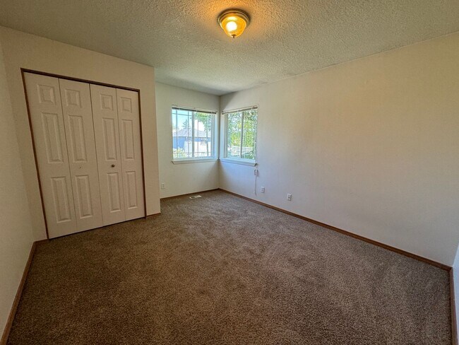 Building Photo - 12950 SW Mayview Way