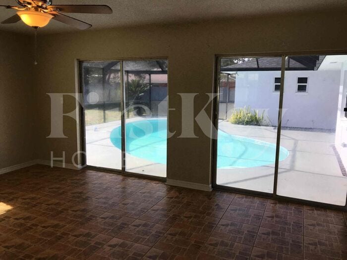 Building Photo - 701 Kingswood Loop