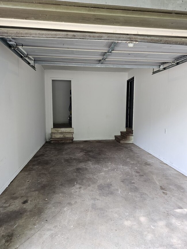 Building Photo - BELOW MARKET RENT!