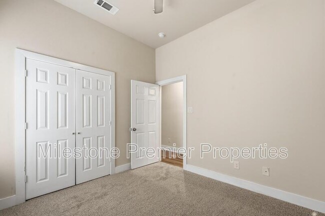 Building Photo - 1220 Jones St