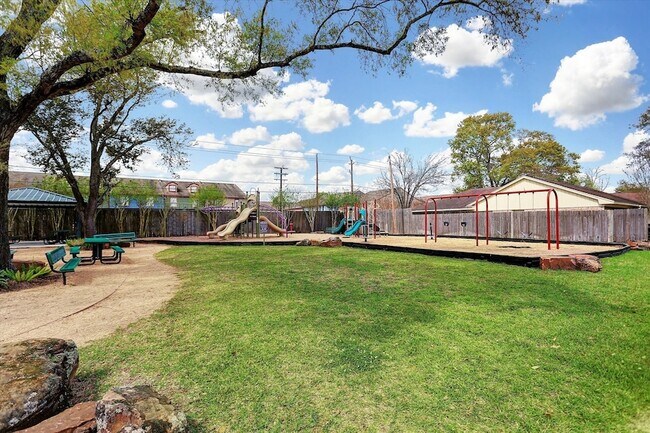 Building Photo - 927 Carlingford Ln