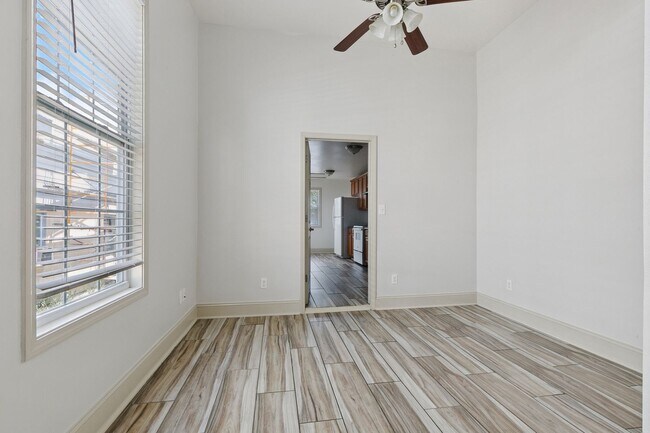 Building Photo - 2013 Almonaster Ave