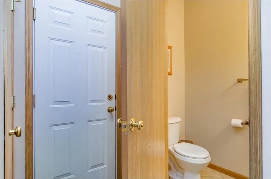 Building Photo - 14 Bridgewater Trl