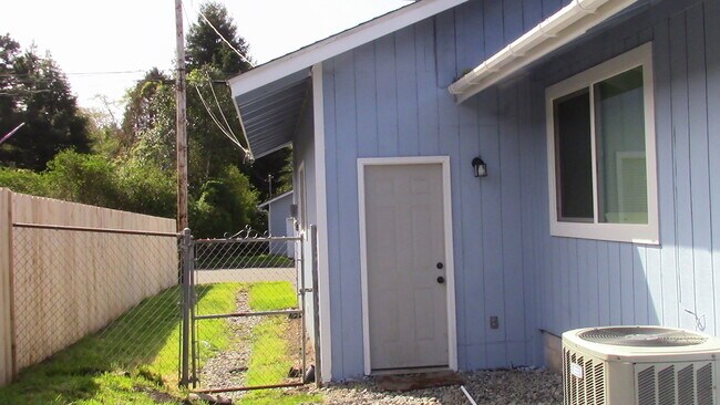 heat pump - 2710 Oliver Ave