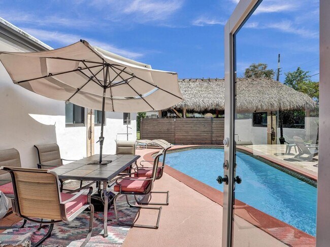 Building Photo - 2099 NE 4th Ct