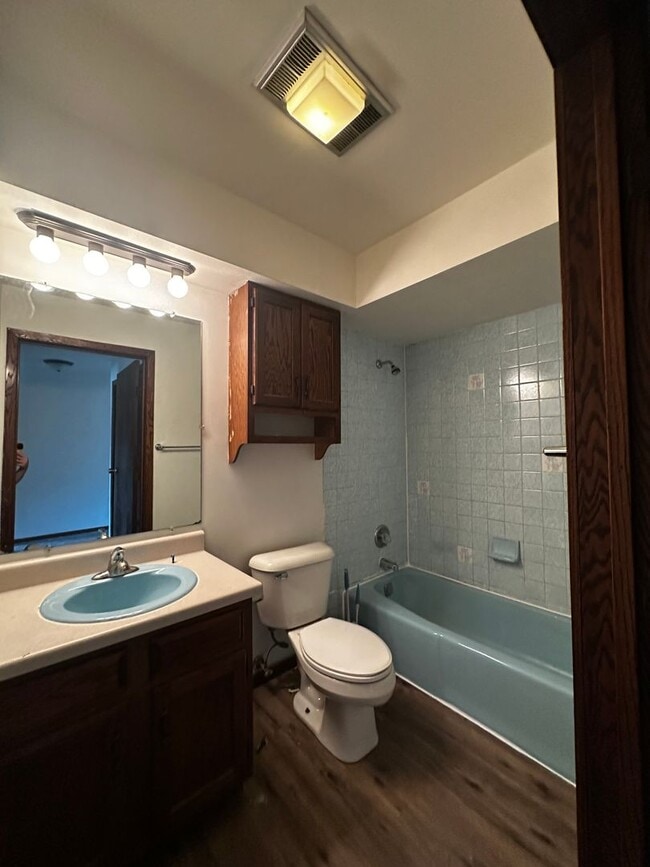 Building Photo - 5167 Cheney Dr