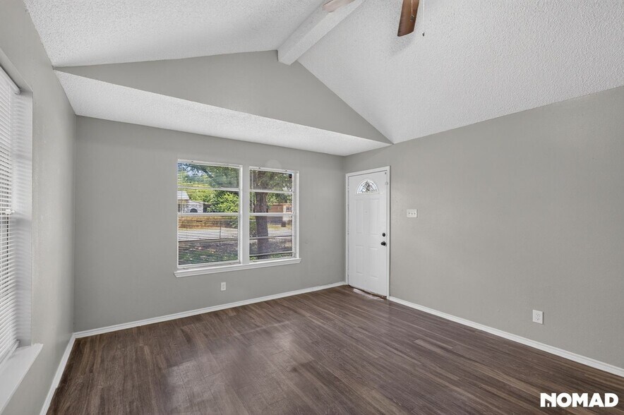 Building Photo - 2206 Colima St