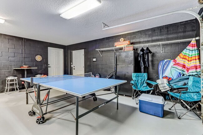 Building Photo - 156 Meadow Ave