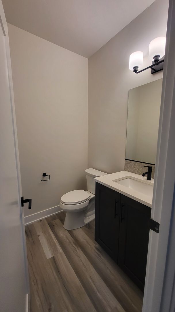 Building Photo - 4 BR/2.5 BA Single-Level home at Trailside