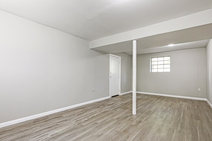 Building Photo - 203 Lucan Way