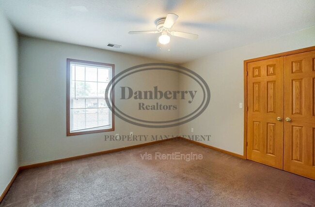 Building Photo - 1103 N Byrne Rd