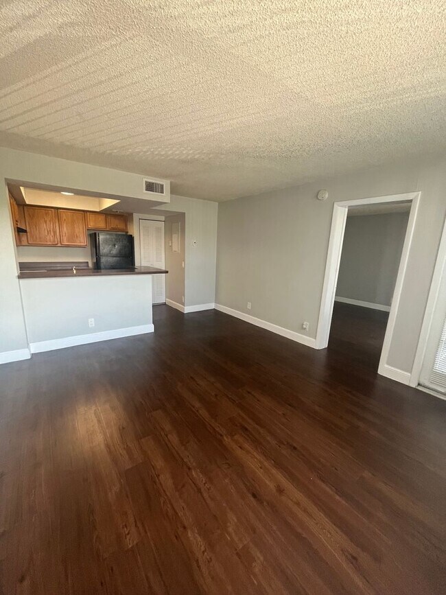 Building Photo - ONE BEDROOM ONE BATHROOM!! WATERFRONT COMMUNITY